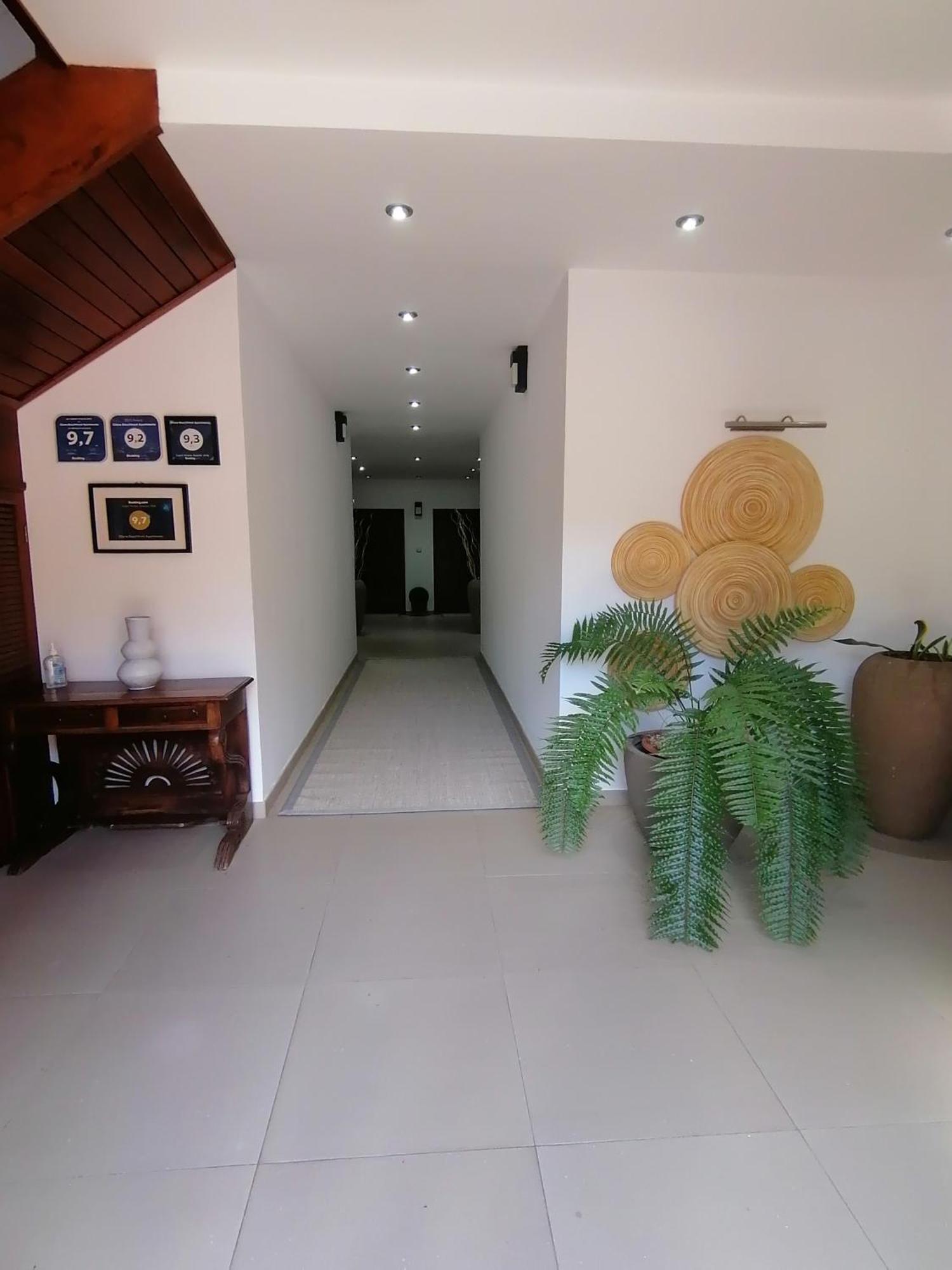 Olana Blue - Beachfront Apartment Riviere Noire Ngoại thất bức ảnh