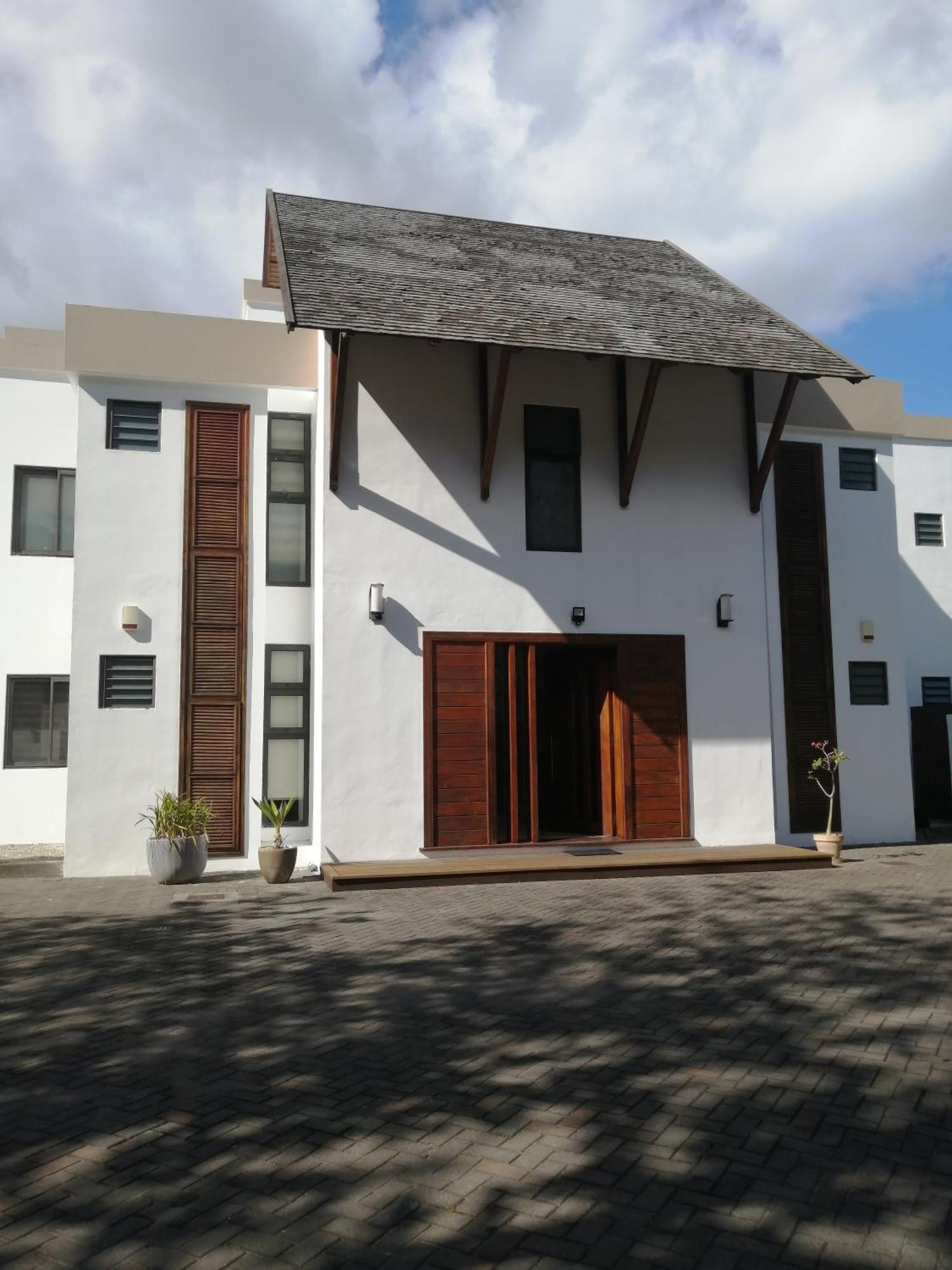 Olana Blue - Beachfront Apartment Riviere Noire Ngoại thất bức ảnh