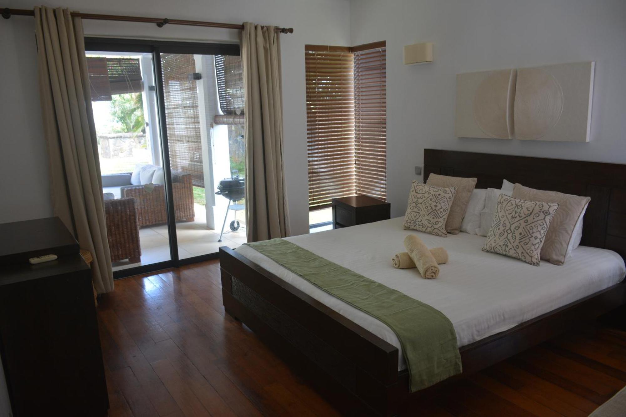 Olana Blue - Beachfront Apartment Riviere Noire Ngoại thất bức ảnh