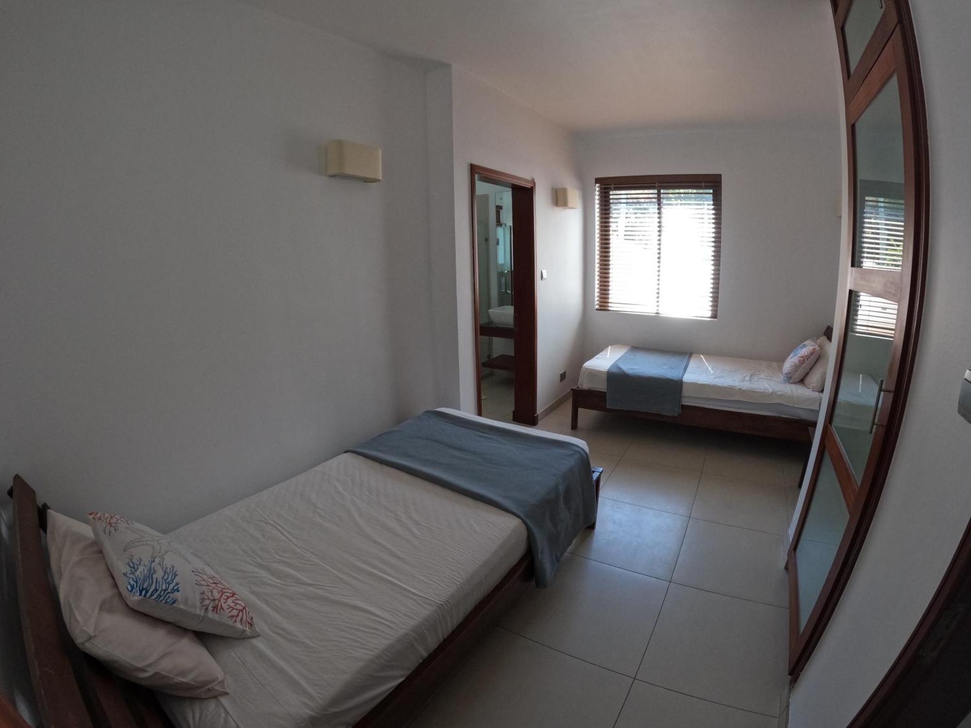 Olana Blue - Beachfront Apartment Riviere Noire Ngoại thất bức ảnh