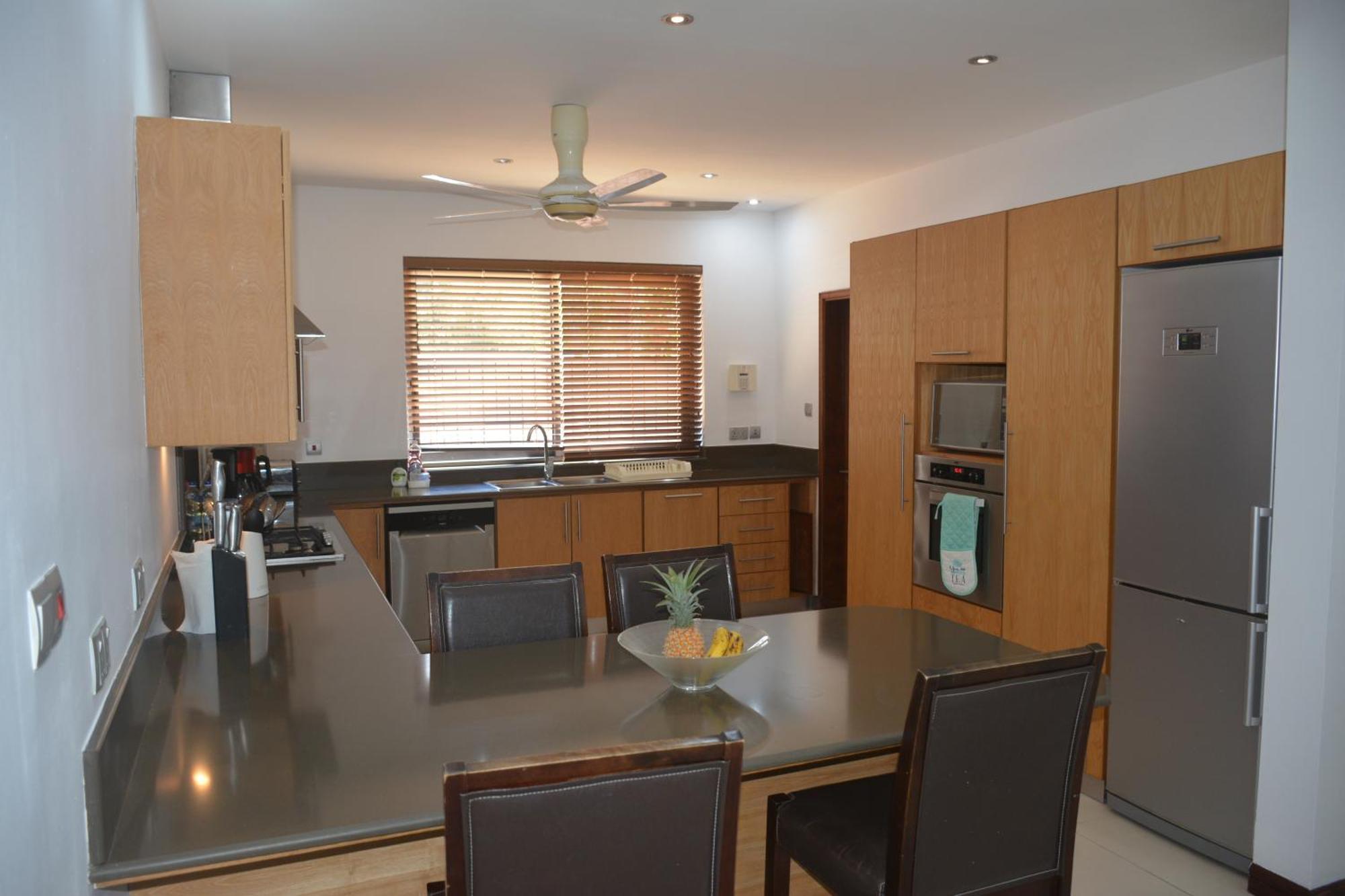 Olana Blue - Beachfront Apartment Riviere Noire Ngoại thất bức ảnh