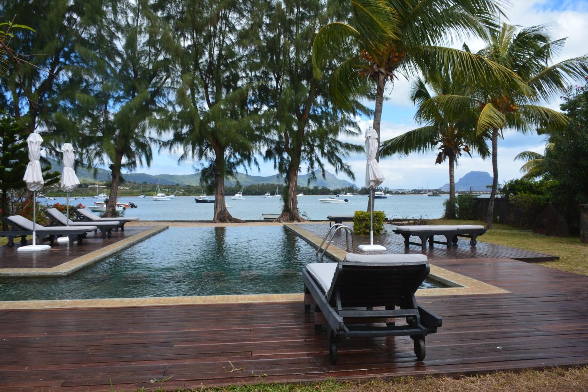 Olana Blue - Beachfront Apartment Riviere Noire Ngoại thất bức ảnh