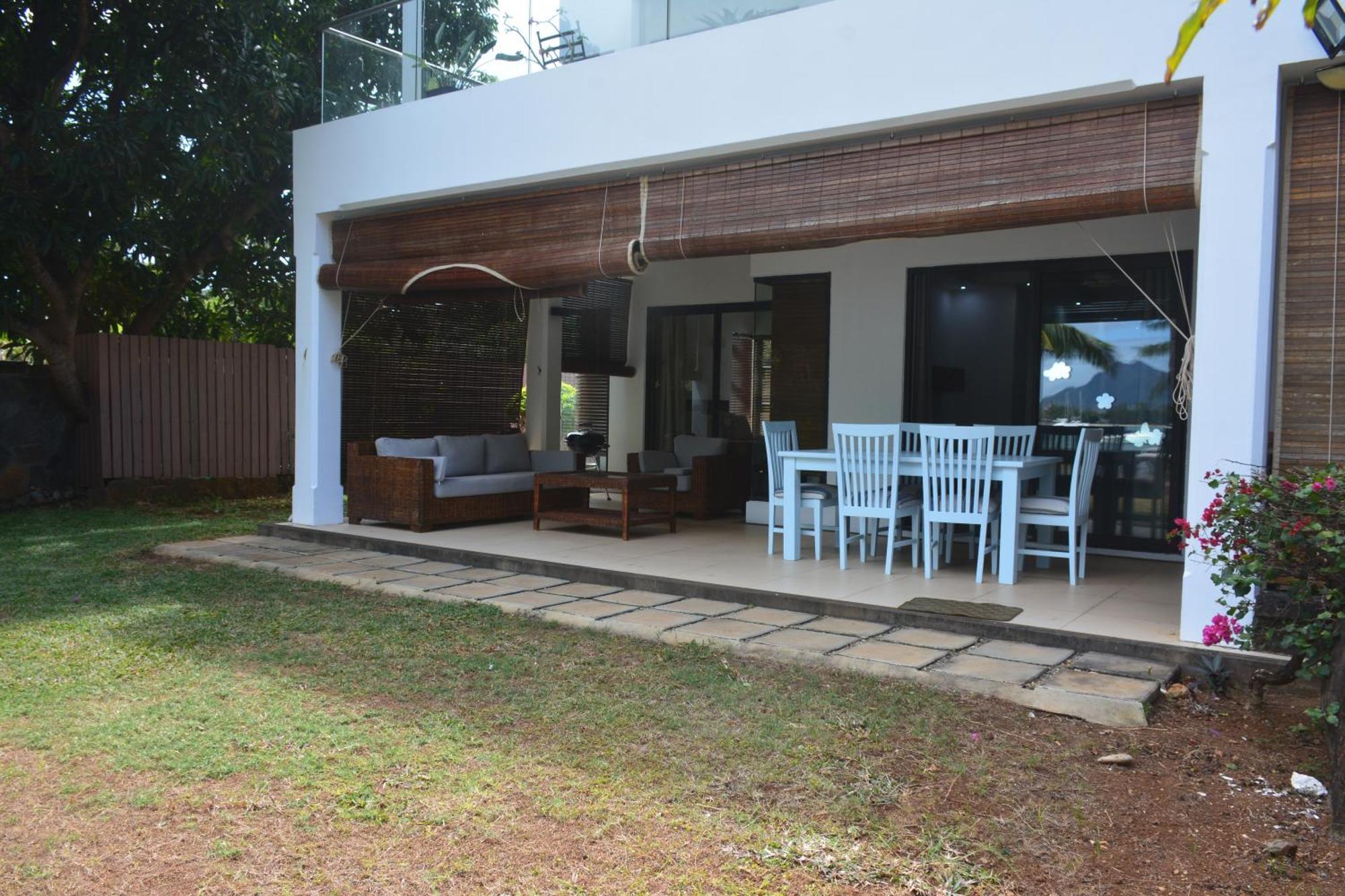 Olana Blue - Beachfront Apartment Riviere Noire Ngoại thất bức ảnh